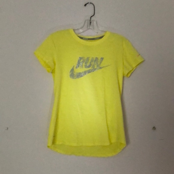 nike athletic t-shirt - Picture 2 of 2